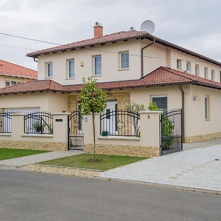 Aura Apartman Hajdúszoboszló Zewnętrze zdjęcie